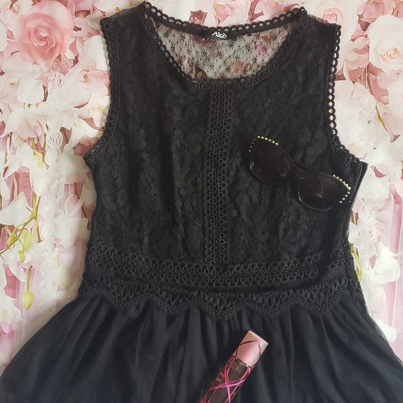 Ake lace and tulle peplum top. Black, Size small. - Picture 3 of 15